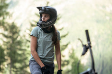 Cargar imagen en el visor de la galería, ION Women MTB Jersey Seek Amp Shortsleeve 2022