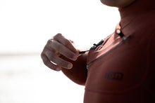 Lade das Bild in den Galerie-Viewer, action_shot