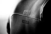 Lade das Bild in den Galerie-Viewer, action_shot