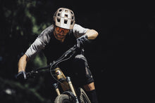 Lade das Bild in den Galerie-Viewer, MTB Jersey Scrub Amp Kurzarm BAT Herren