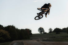 Lade das Bild in den Galerie-Viewer, action_shot