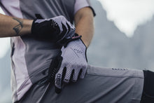 Carica l'immagine nel visualizzatore di Gallery, Guanti MTB modello Traze Long