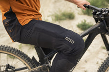 Carica l'immagine nel visualizzatore di Gallery, Pantaloni MTB Scrub Amp BAT da uomo