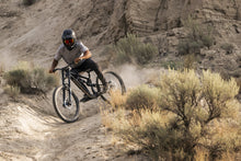 Carica l'immagine nel visualizzatore di Gallery, Pantaloni MTB Scrub Amp BAT da uomo