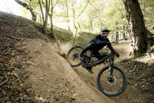 Lade das Bild in den Galerie-Viewer, action_shot