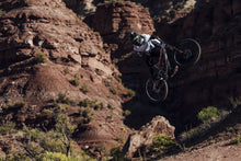 Carica l'immagine nel visualizzatore di Gallery, Ginocchiere MTB K-Pact Zip