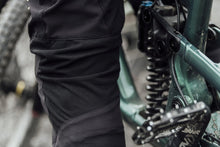 Lade das Bild in den Galerie-Viewer, MTB Hose Scrub Amp BAT