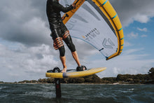 Lade das Bild in den Galerie-Viewer, Wing Knee Sleeve