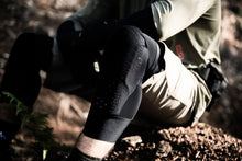 Carica l'immagine nel visualizzatore di Gallery, Ginocchiera MTB ARCON LT