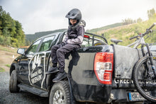 Cargar imagen en el visor de la galería, ION MTB Hose Shelter 2L Softshell Youth 2024