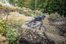 Cargar imagen en el visor de la galería, ION MTB Hose Shelter 2L Softshell Youth 2024