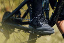 Carica l&#39;immagine nel visualizzatore di Gallery, Scarpe MTB Pedali Piatti Scrub Amp
