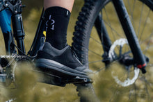 Carica l&#39;immagine nel visualizzatore di Gallery, Scarpe MTB Pedali Piatti Scrub Amp
