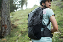Carica l&#39;immagine nel visualizzatore di Gallery, Zaino MTB Scrub 14
