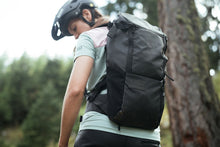 Carica l&#39;immagine nel visualizzatore di Gallery, Zaino MTB Scrub 14
