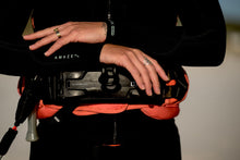 Lade das Bild in den Galerie-Viewer, action_shot