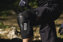 Cargar imagen en el visor de la galería, ION MTB Knee Pads K-Pact Amp HD Unisex 2024
