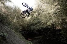 Lade das Bild in den Galerie-Viewer, action_shot