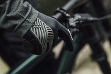 Cargar imagen en el visor de la galería, ION MTB Gloves Scrub Select 2024
