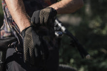 Cargar imagen en el visor de la galería, ION MTB Gloves Scrub Select 2024
