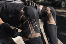 Cargar imagen en el visor de la galería, ION MTB Knee Pads K-Lite Zip 2024
