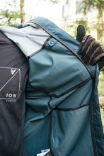 Cargar imagen en el visor de la galería, ION MTB Jacket Shelter 3L Hybrid Unisex 2024
