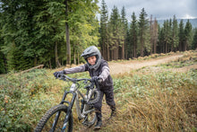 Load image into Gallery viewer, ION MTB Gloves Scrub Youth 2024
